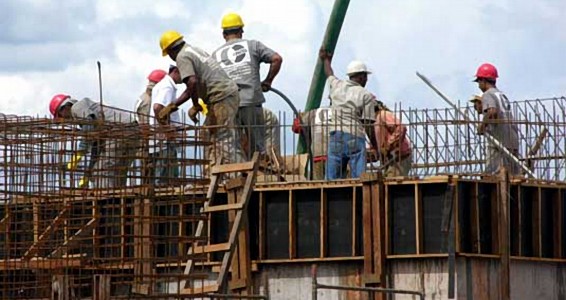 Construção: Produção baixa 0,8% na zona euro em janeiro, Portugal contraria tendência